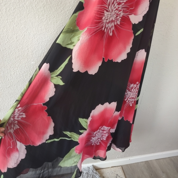 Lulu's maxi length wrap dress bold floral size Medium - Picture 11 of 12